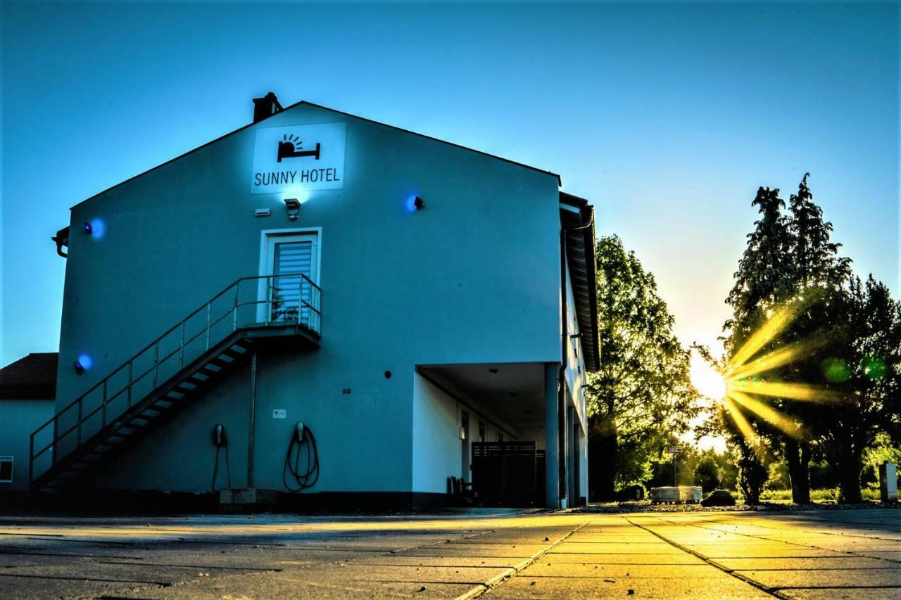 Sunny Hotel Straubing Exterior foto